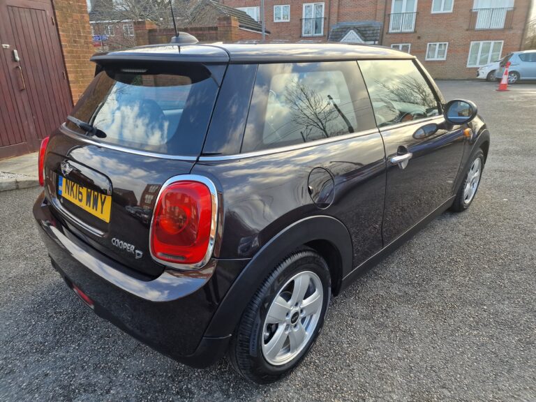 Mini Hatch – 1.5 Cooper D