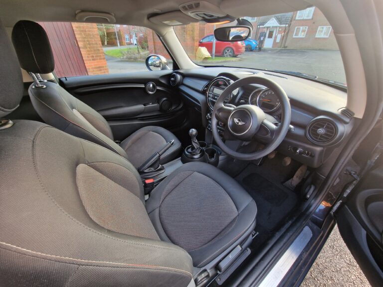 Mini Hatch – 1.5 Cooper D