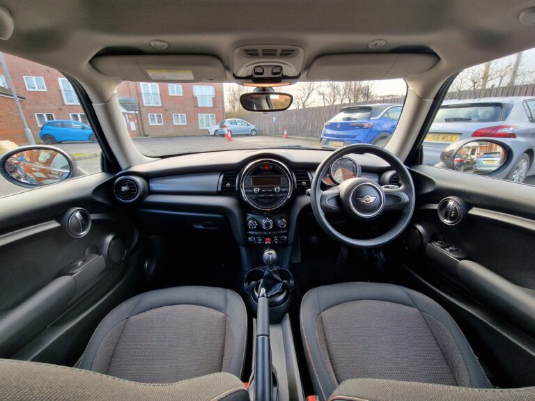 Mini Hatch – 1.5 Cooper D