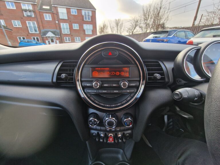 Mini Hatch – 1.5 Cooper D