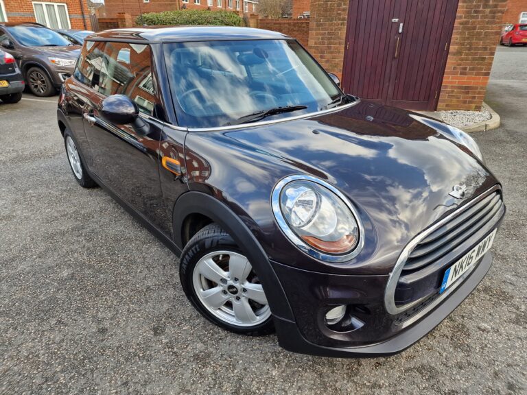 Mini Hatch – 1.5 Cooper D