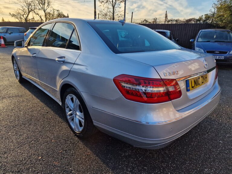 Mercedes-Benz E Class – 2.1 E250 CDI BlueEfficiency Avantgarde Saloon 4dr Diesel Tiptronic Euro 5 (204 ps)