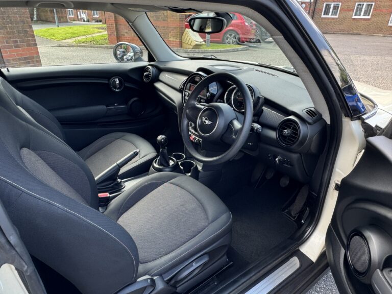 MINI Hatch – 1.5 Cooper Hatchback