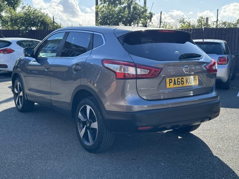 Nissan Qashqai – 1.2 DIG-T N-Connecta