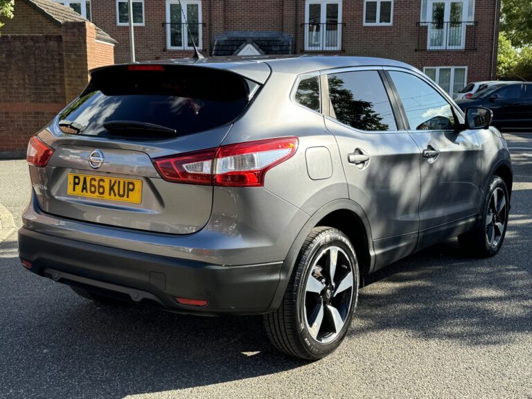 Nissan Qashqai – 1.2 DIG-T N-Connecta