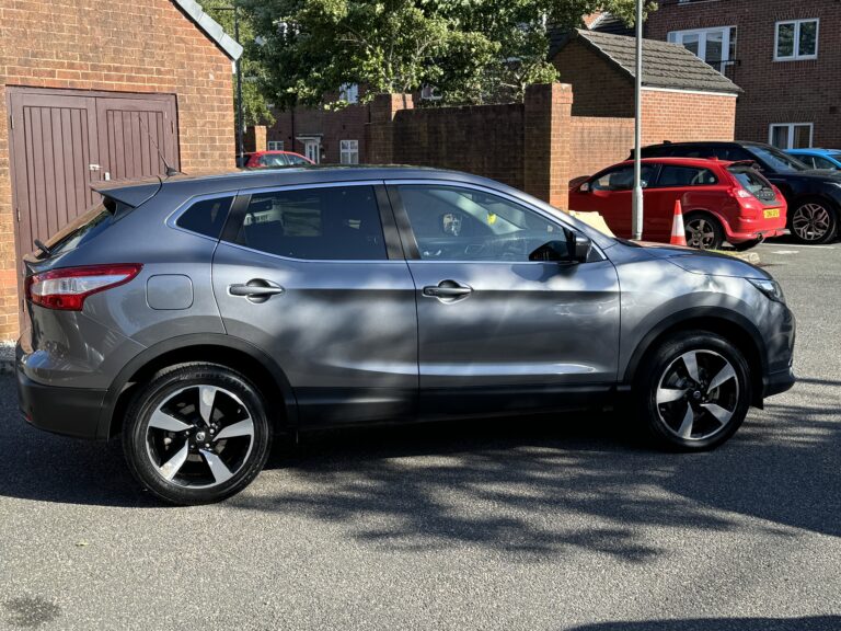 Nissan Qashqai – 1.2 DIG-T N-Connecta