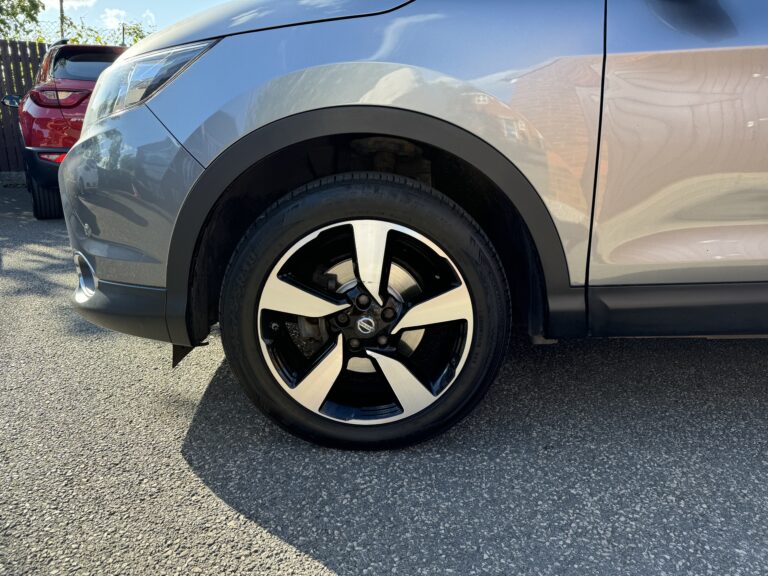 Nissan Qashqai – 1.2 DIG-T N-Connecta