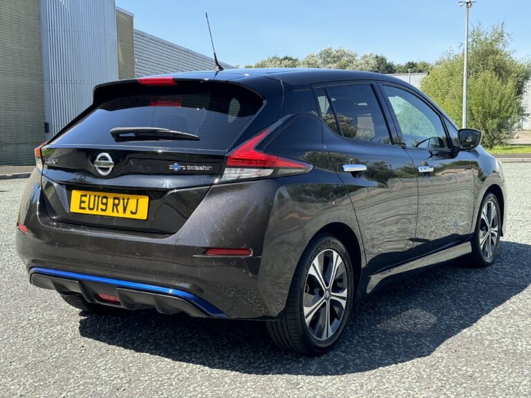 Nissan Leaf – 40kWh Tekna Hatchback 5dr Electric Auto (150 ps)