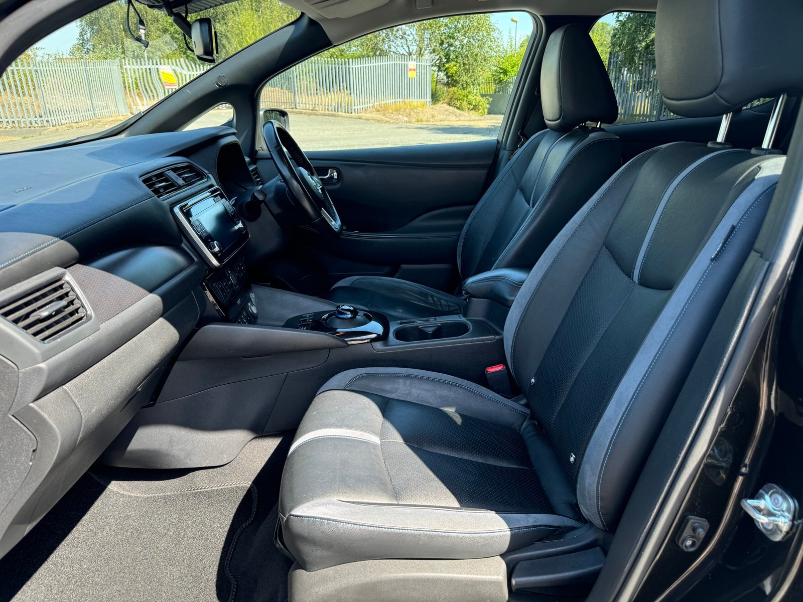 Nissan Leaf – 40kWh Tekna Hatchback 5dr Electric Auto (150 ps)