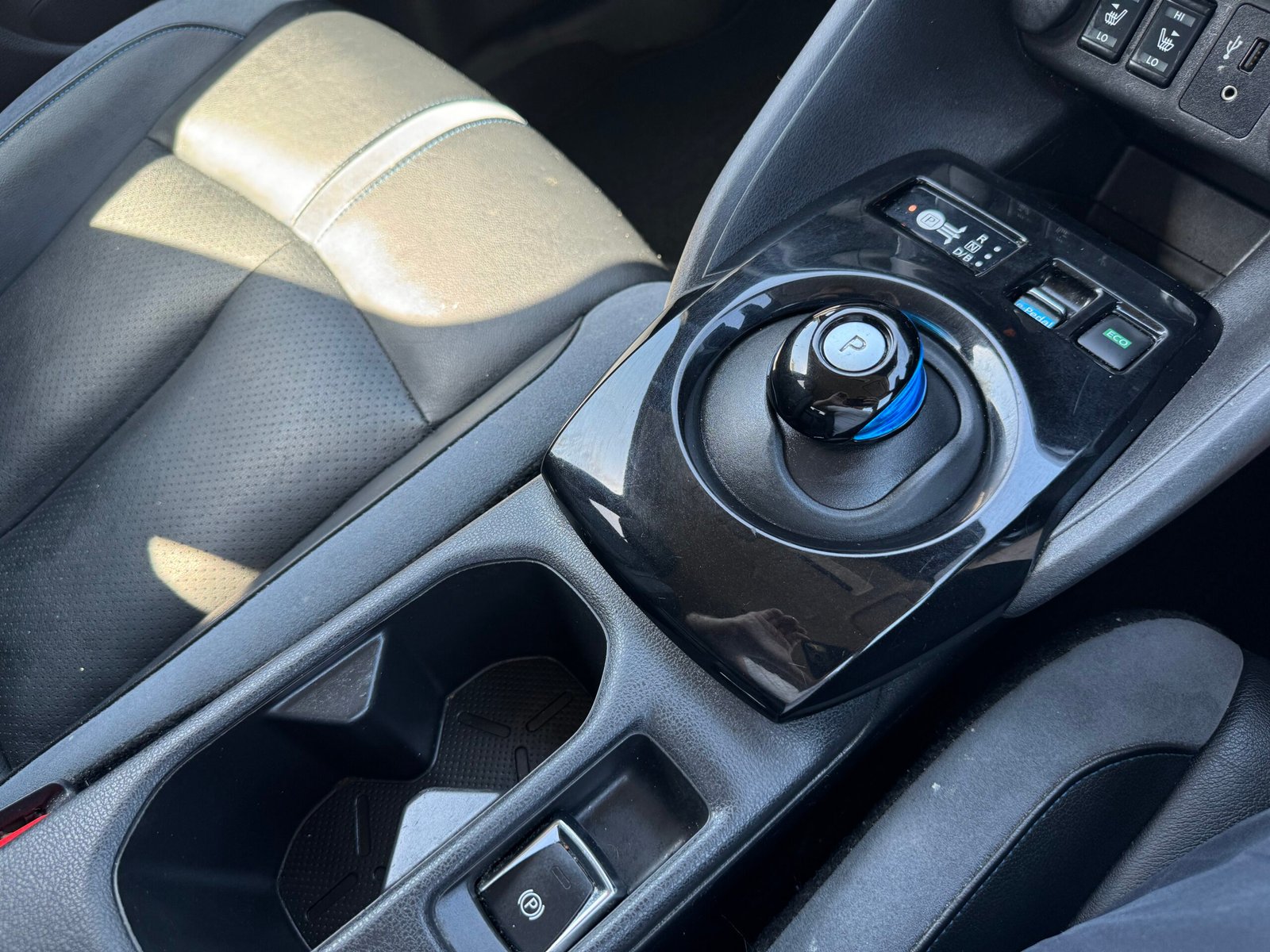 Nissan Leaf – 40kWh Tekna Hatchback 5dr Electric Auto (150 ps)