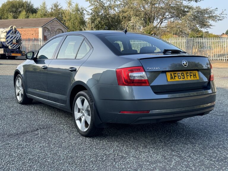 SKODA Octavia – 1.5 TSI ACT SE Drive Hatchback