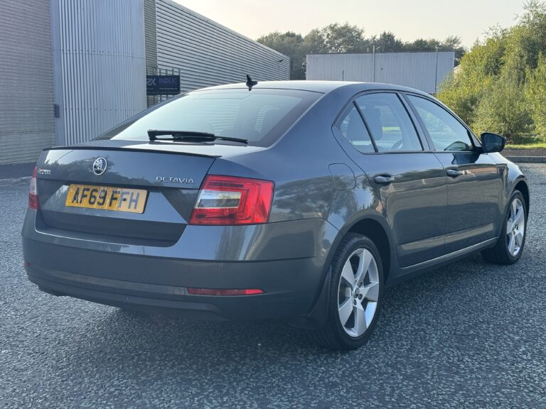 SKODA Octavia – 1.5 TSI ACT SE Drive Hatchback