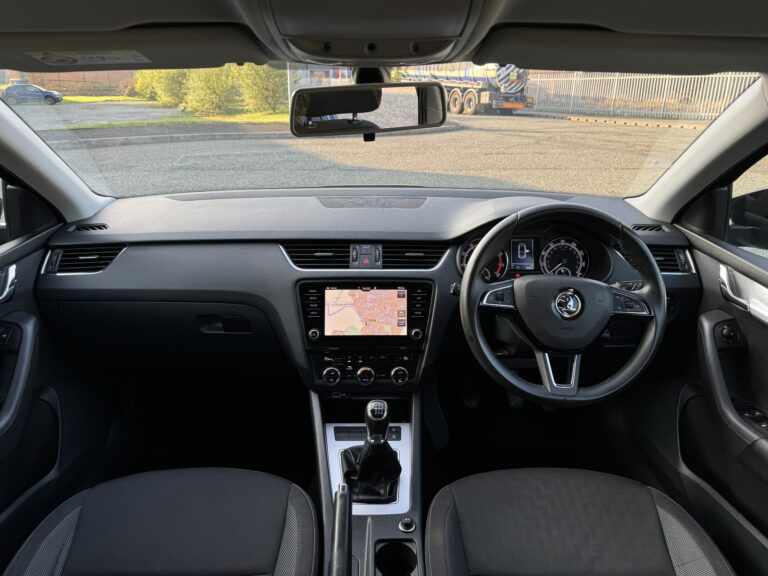 SKODA Octavia – 1.5 TSI ACT SE Drive Hatchback