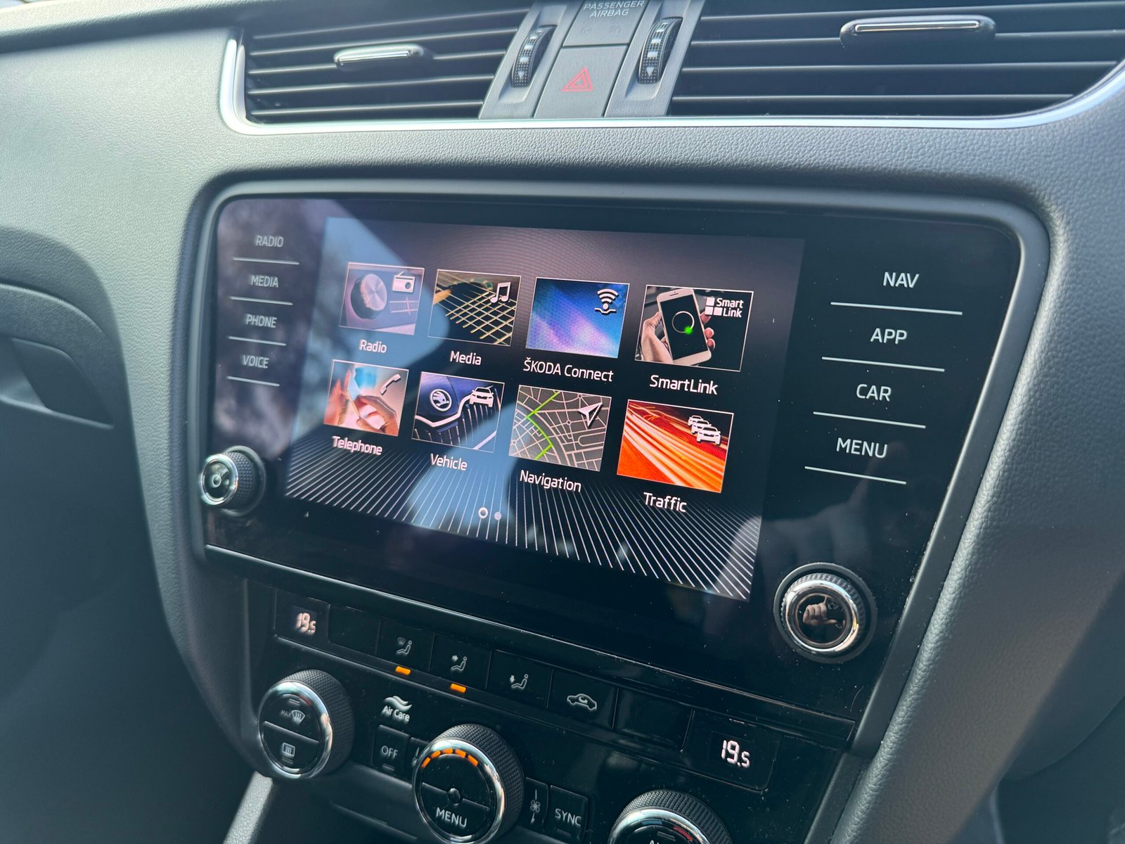 SKODA Octavia – 1.5 TSI ACT SE Drive Hatchback