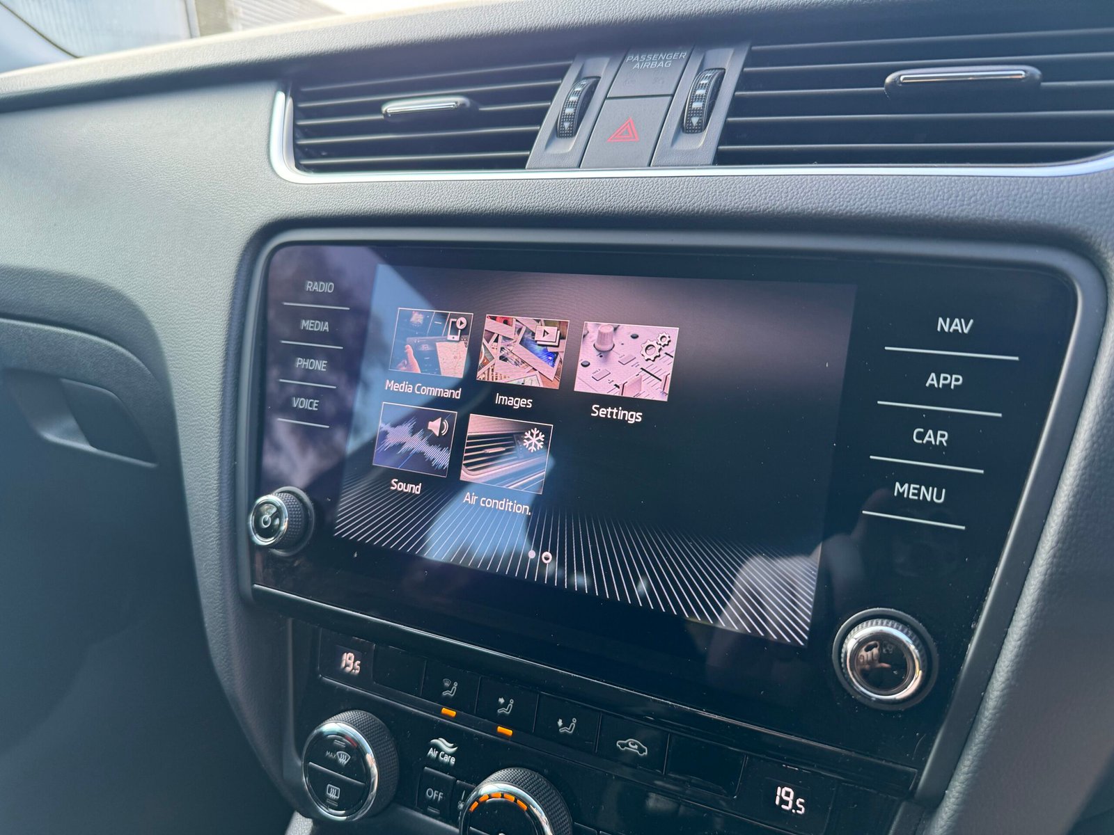 SKODA Octavia – 1.5 TSI ACT SE Drive Hatchback