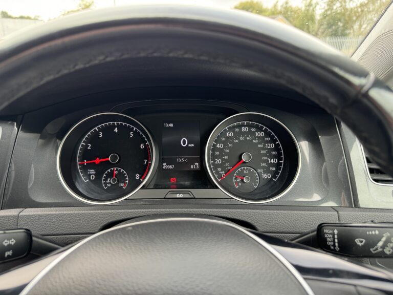 Volkswagen Golf – 1.0 TSI SE