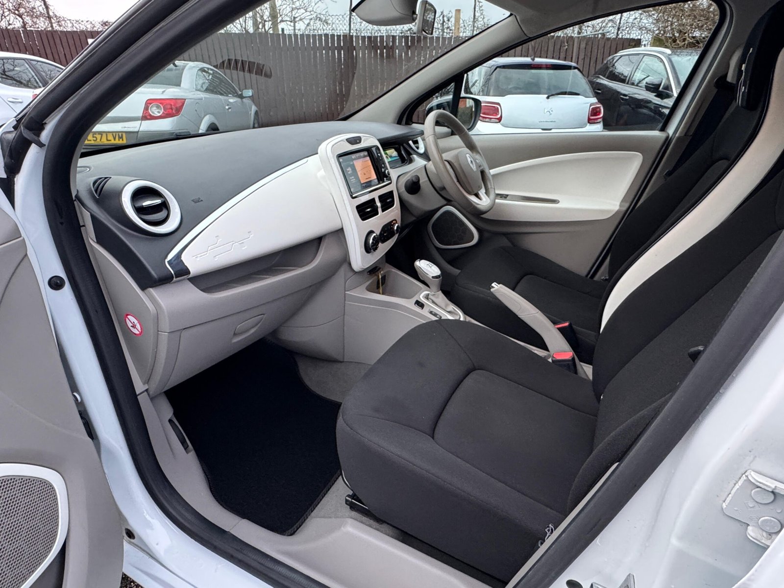 Renault ZOE – 22kWh Expression Nav