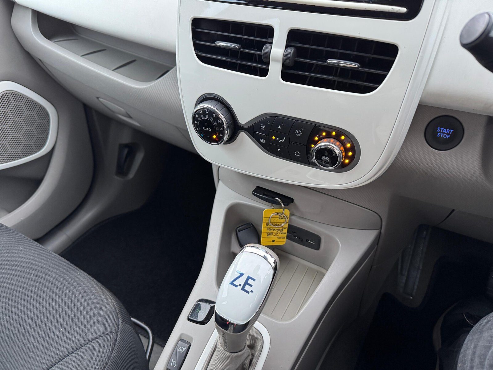 Renault ZOE – 22kWh Expression Nav