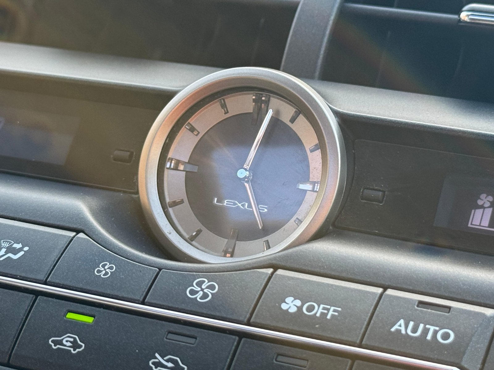 Lexus NX – 2.5 300h Premier SUV 5dr Petrol Hybrid E-CVT 4WD