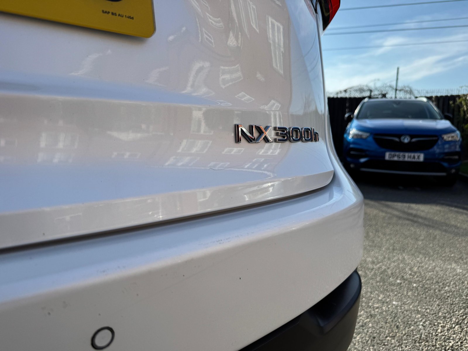 Lexus NX – 2.5 300h Premier SUV 5dr Petrol Hybrid E-CVT 4WD