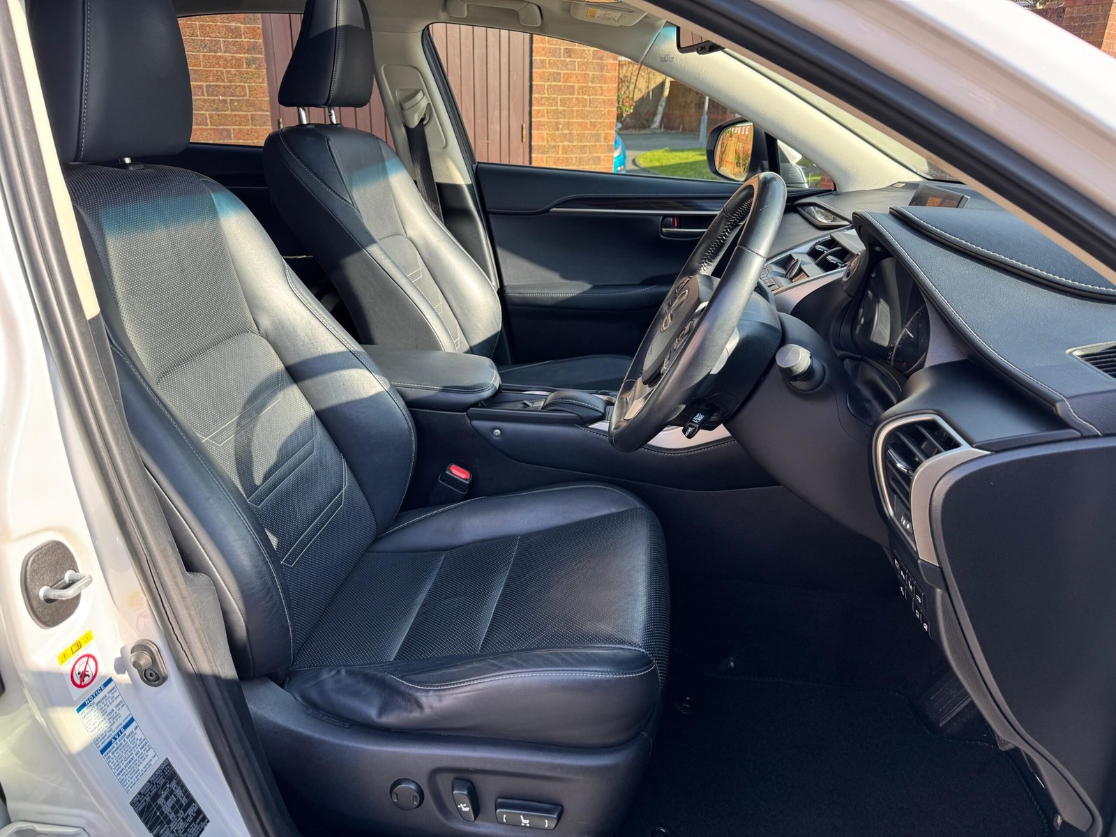 Lexus NX – 2.5 300h Premier SUV 5dr Petrol Hybrid E-CVT 4WD