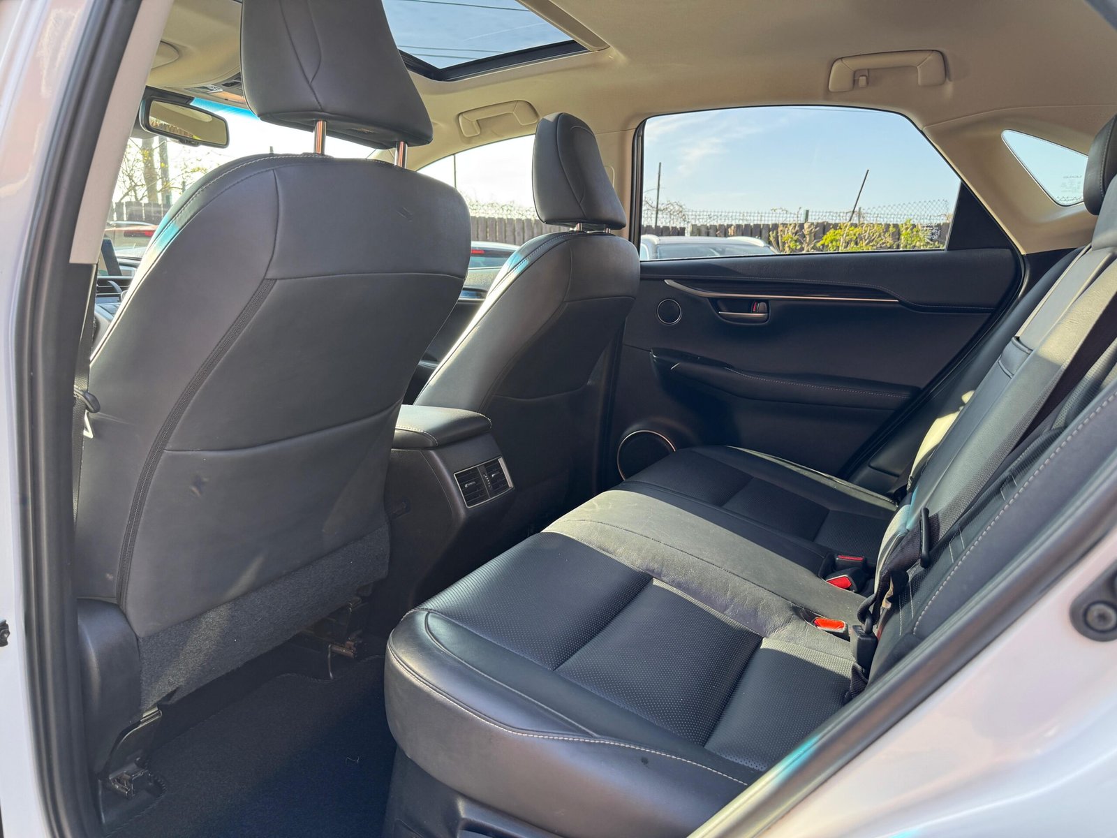 Lexus NX – 2.5 300h Premier SUV 5dr Petrol Hybrid E-CVT 4WD