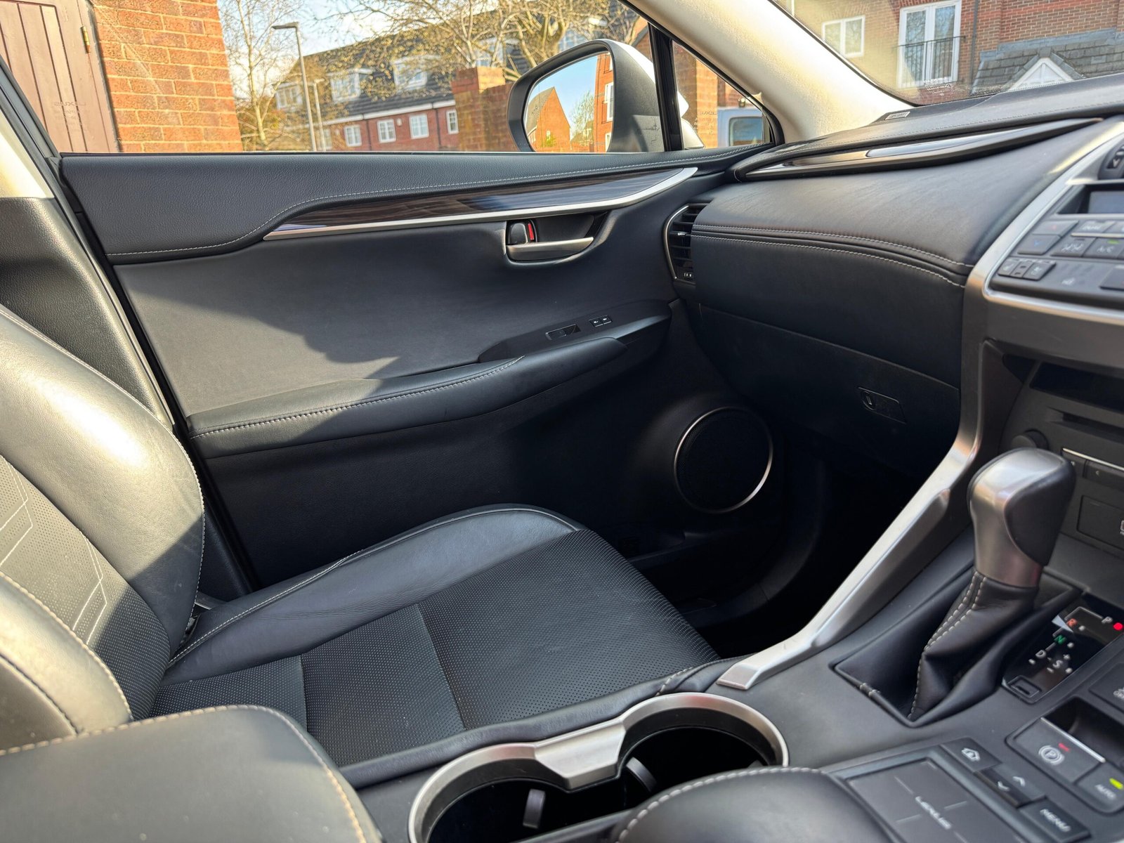 Lexus NX – 2.5 300h Premier SUV 5dr Petrol Hybrid E-CVT 4WD