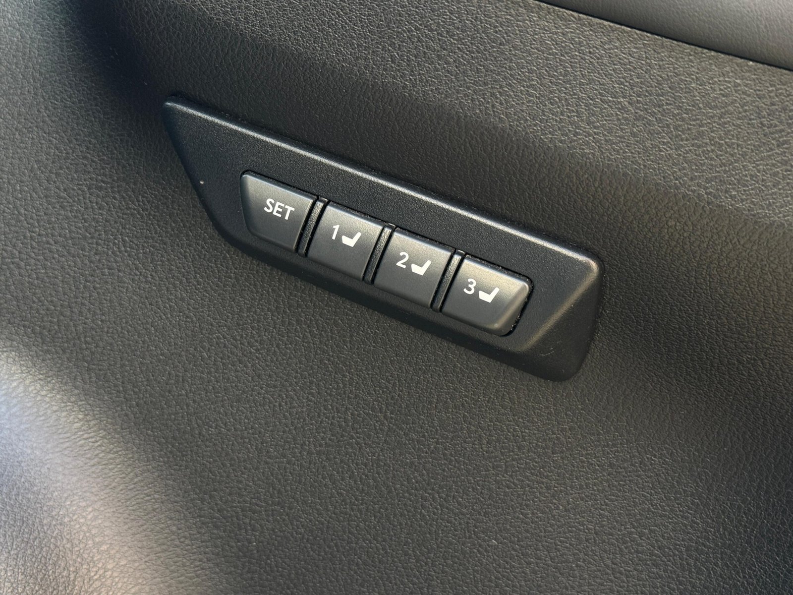 Lexus NX – 2.5 300h Premier SUV 5dr Petrol Hybrid E-CVT 4WD