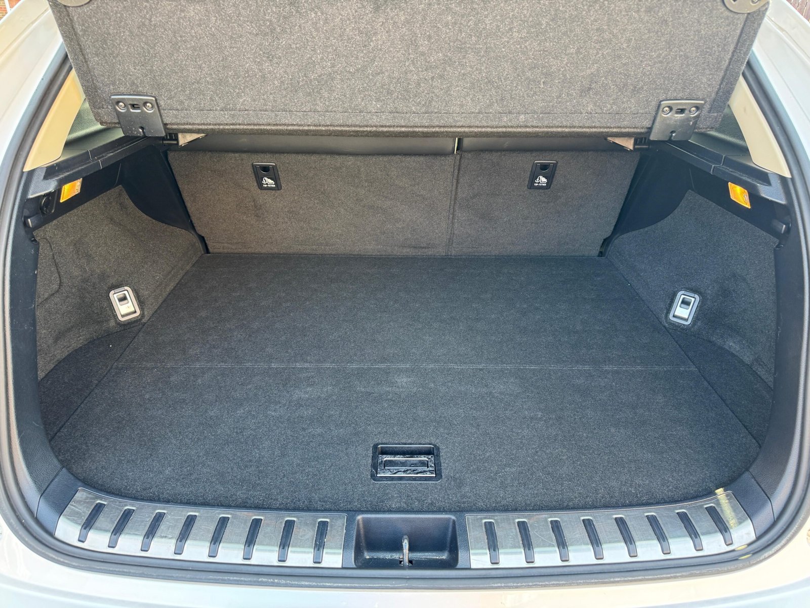 Lexus NX – 2.5 300h Premier SUV 5dr Petrol Hybrid E-CVT 4WD