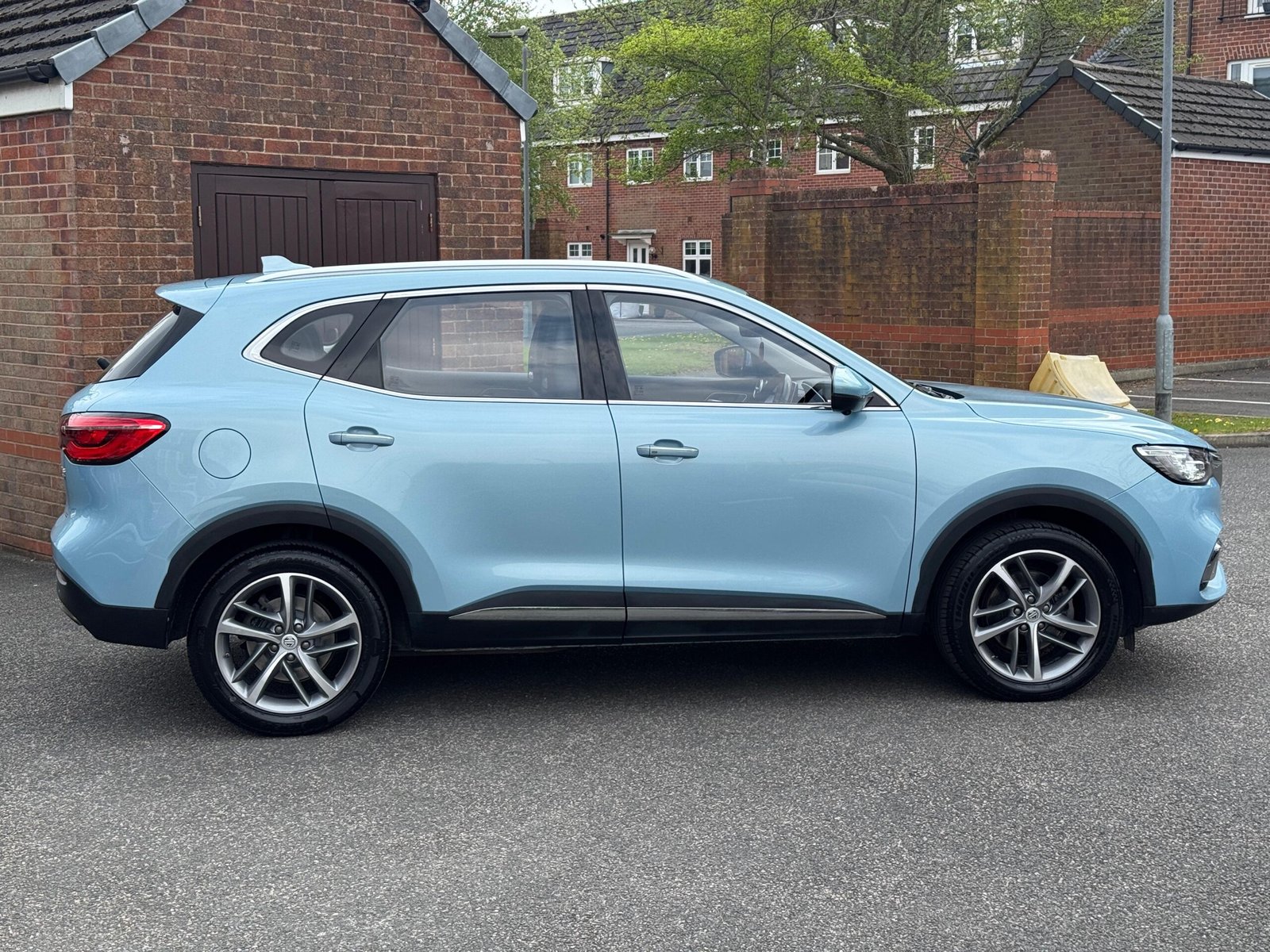 MG HS – 1.5 T-GDI 16.6 kWh Exclusive Auto