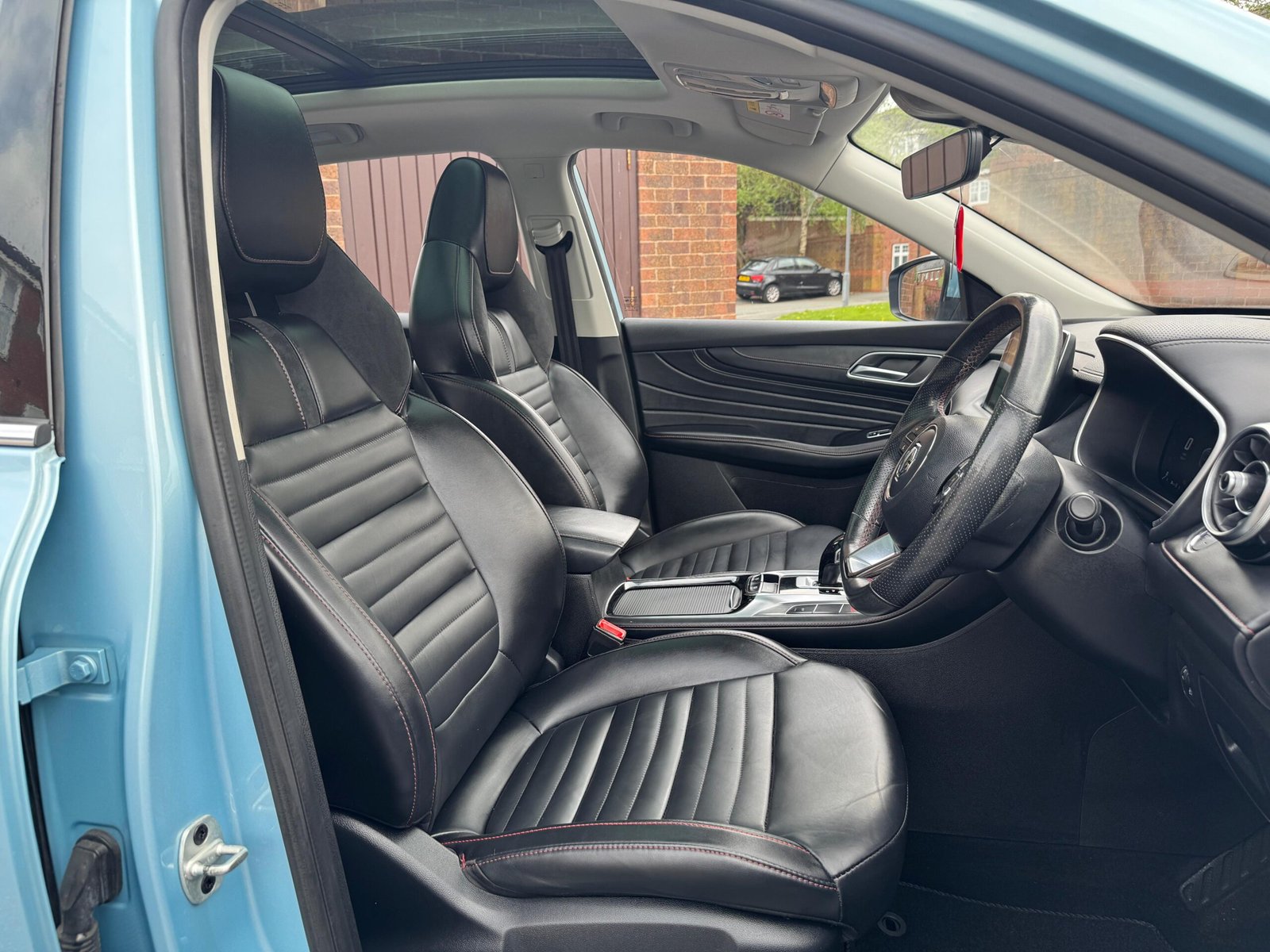 MG HS – 1.5 T-GDI 16.6 kWh Exclusive Auto