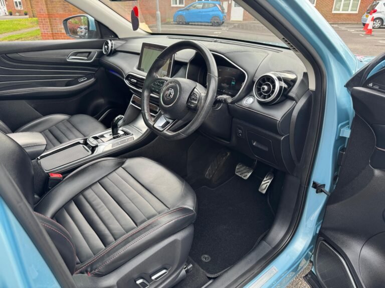 MG HS – 1.5 T-GDI 16.6 kWh Exclusive Auto