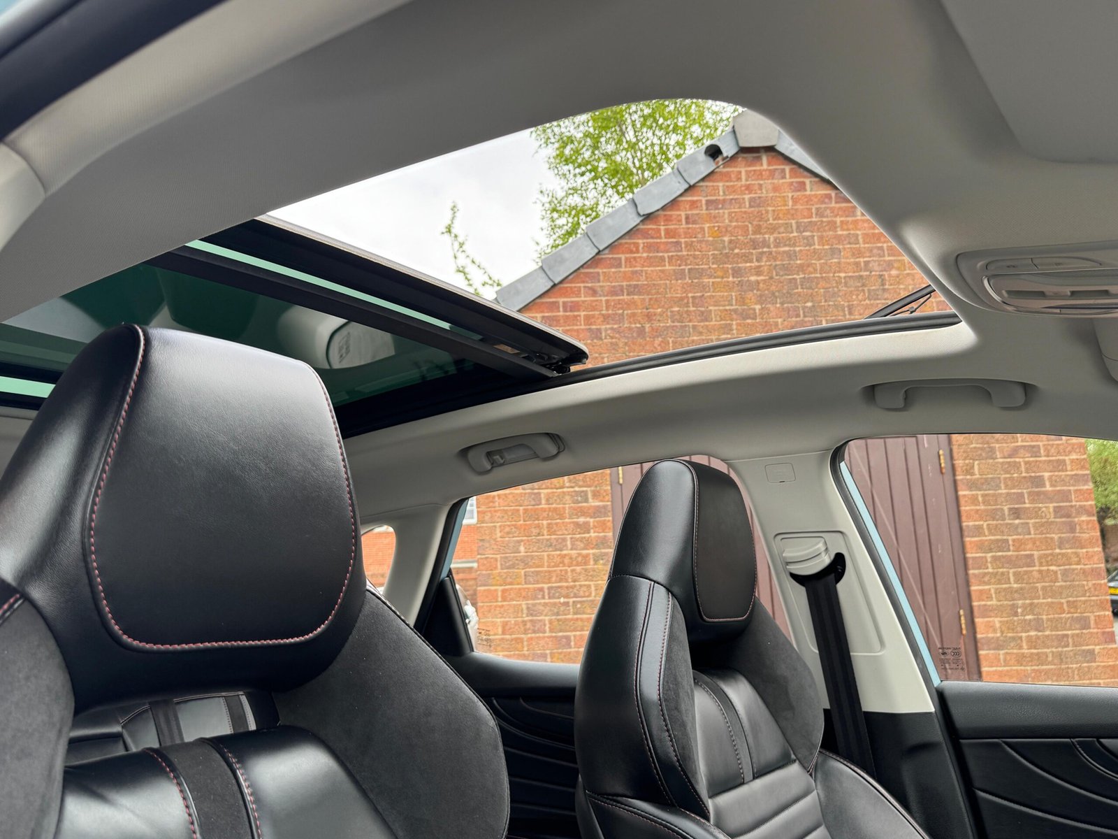 MG HS – 1.5 T-GDI 16.6 kWh Exclusive Auto