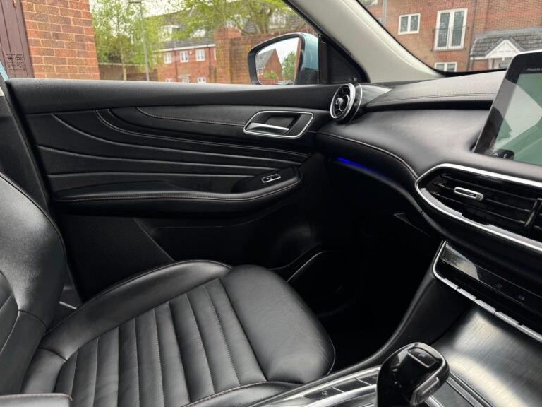 MG HS – 1.5 T-GDI 16.6 kWh Exclusive Auto