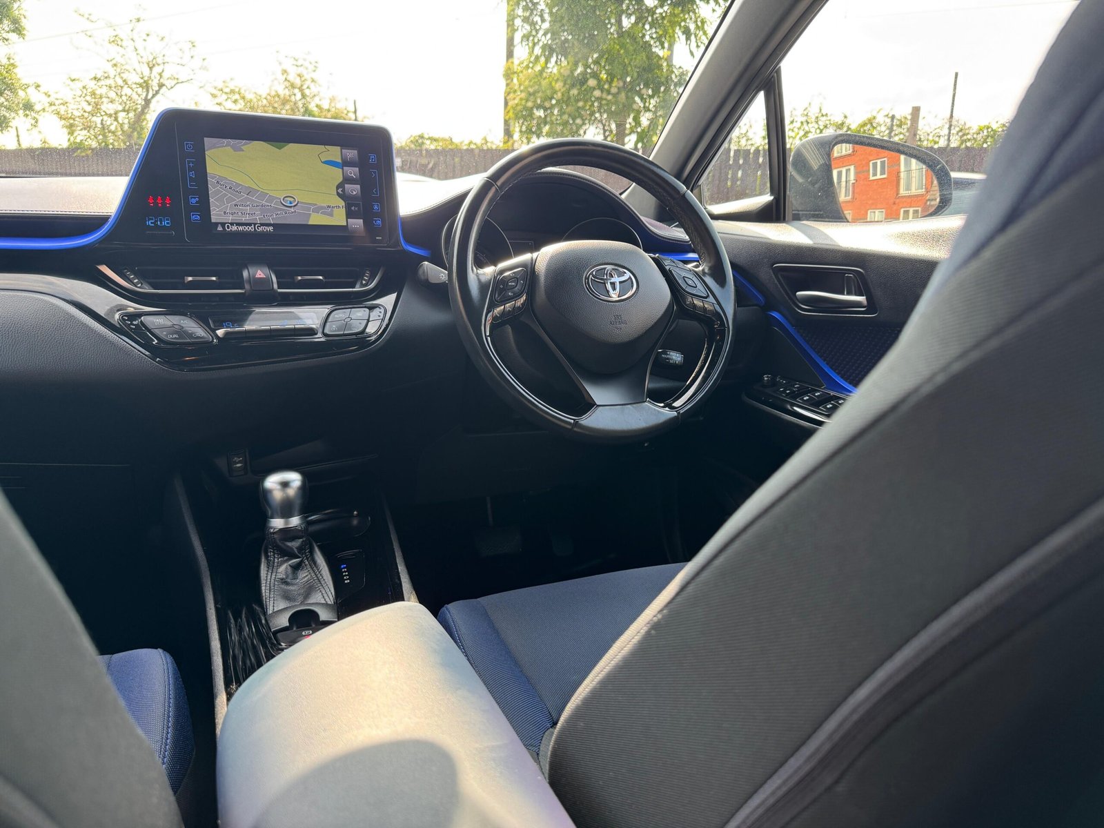 Toyota C-HR – 1.8 VVT-h Dynamic CVT