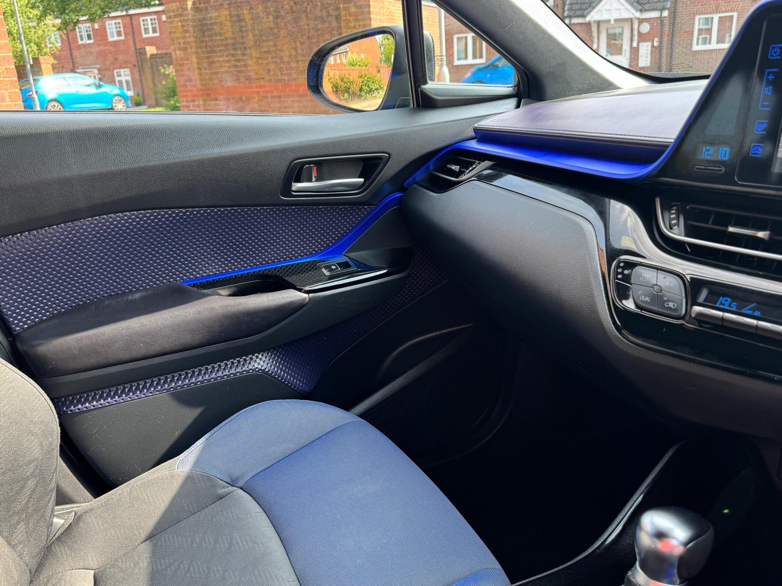 Toyota C-HR – 1.8 VVT-h Dynamic CVT