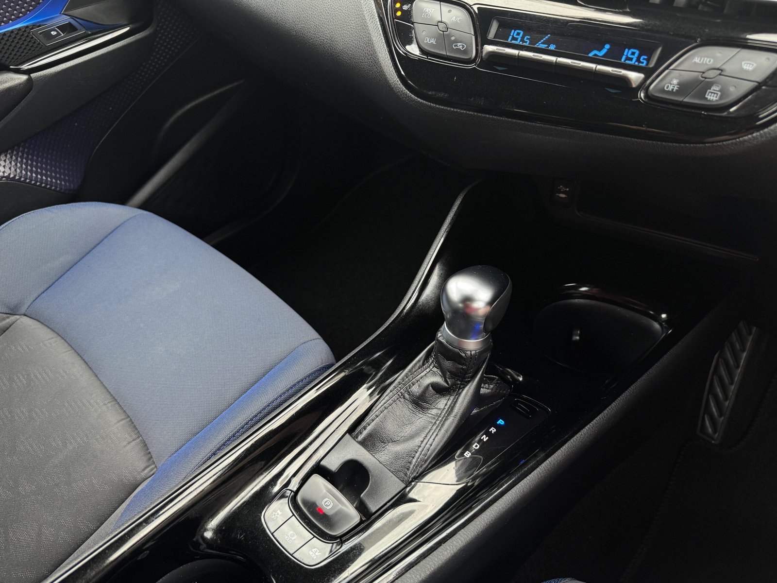 Toyota C-HR – 1.8 VVT-h Dynamic CVT