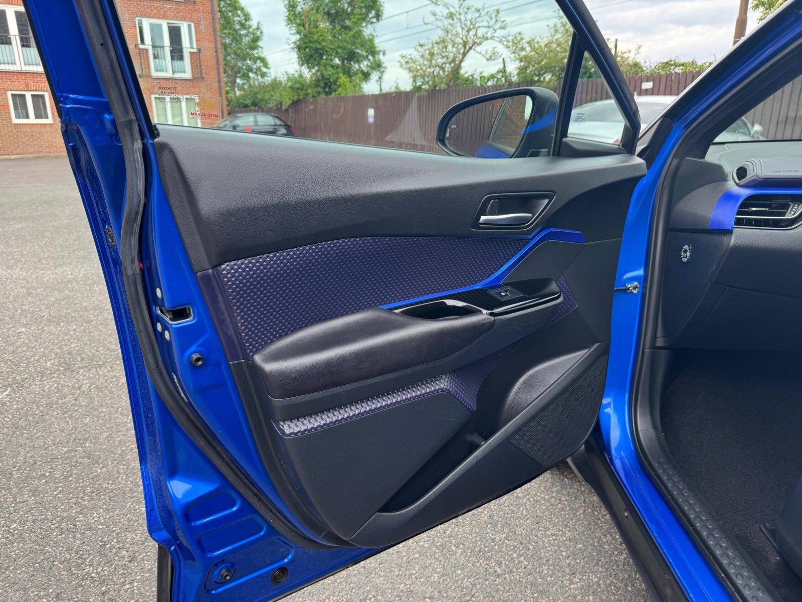 Toyota C-HR – 1.8 VVT-h Dynamic CVT