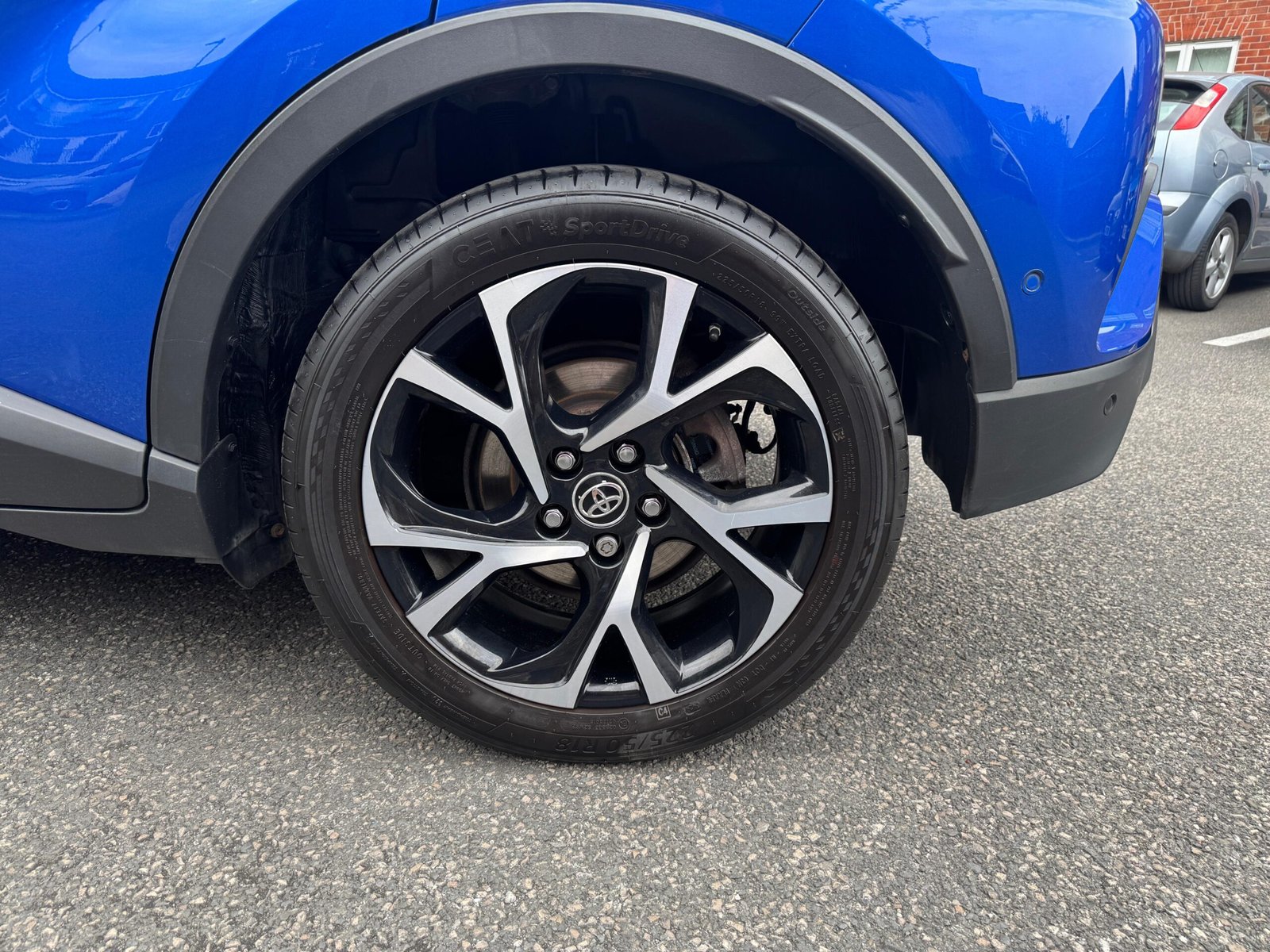 Toyota C-HR – 1.8 VVT-h Dynamic CVT