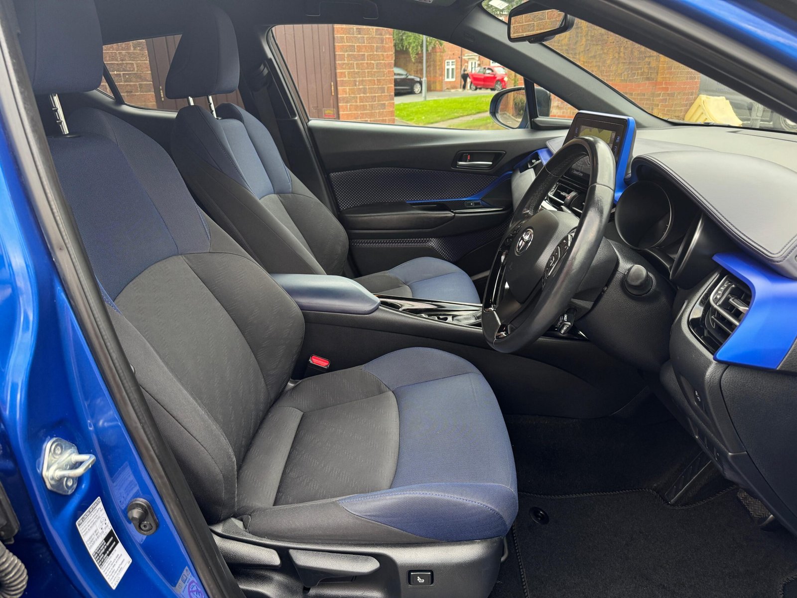 Toyota C-HR – 1.8 VVT-h Dynamic CVT