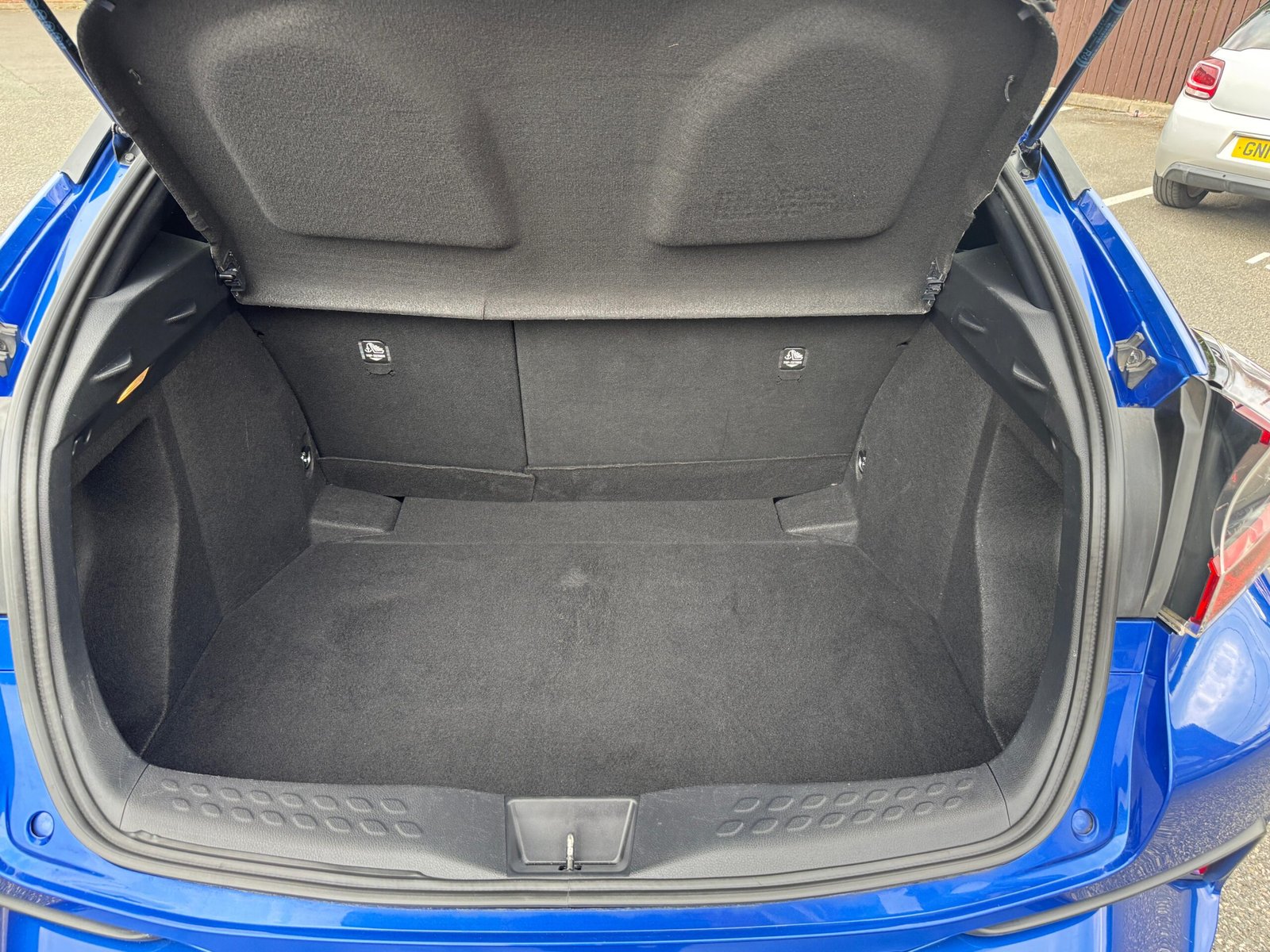 Toyota C-HR – 1.8 VVT-h Dynamic CVT