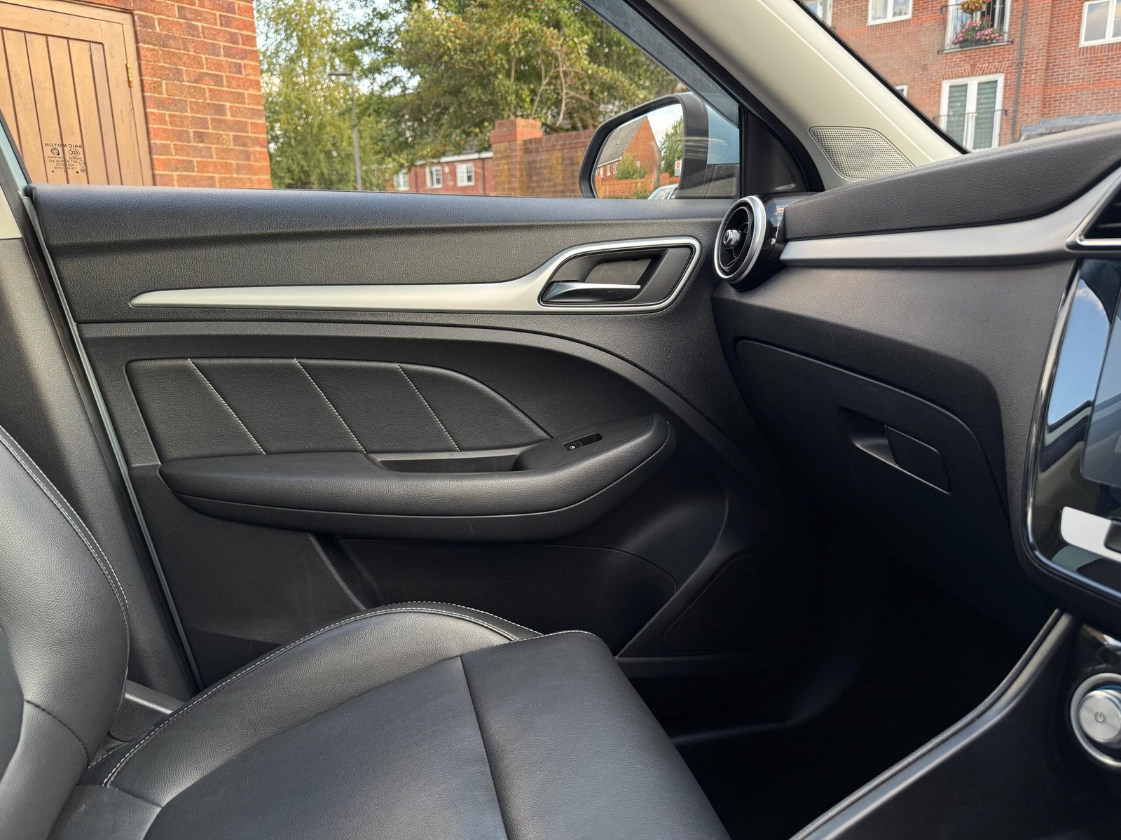 MG ZS – 44.5kWh Exclusive SUV