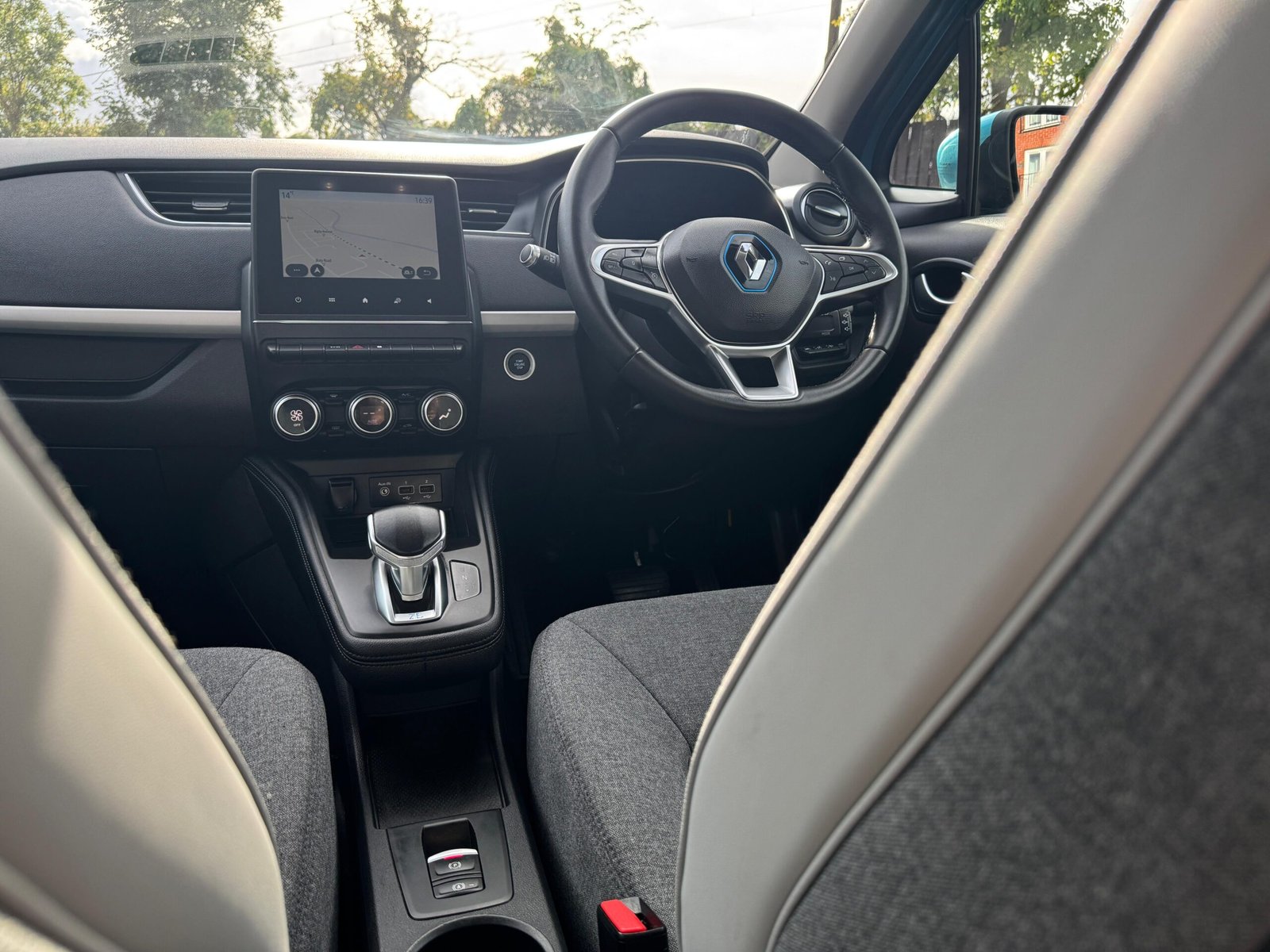 Renault Zoe – R135 52kWh Iconic